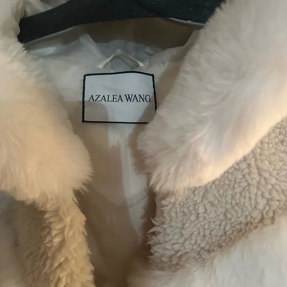 Luxurious White Faux Fur Vest - Picture 6 of 6